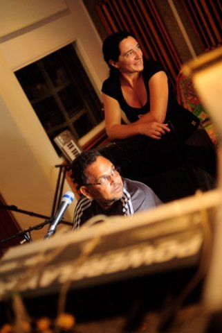 2013 Janvier au studio Oasis avec la chorale de Charles Isautier du Tampon pour Ousanousava Marmay par Benoit GRONDIN partie 2 sur 2